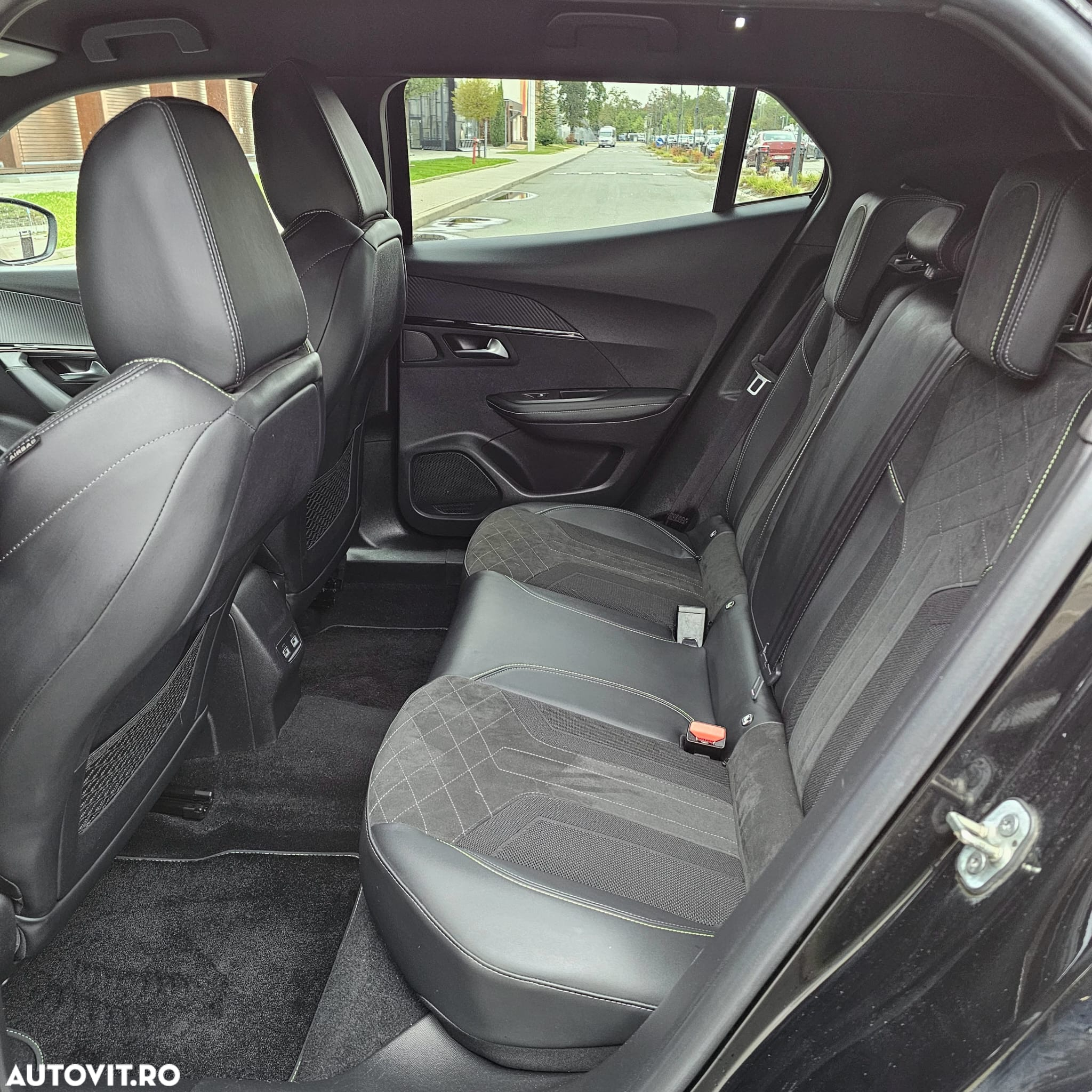 Peugeot 2008 BlueHDi 130 EAT8 GT Pack - 16