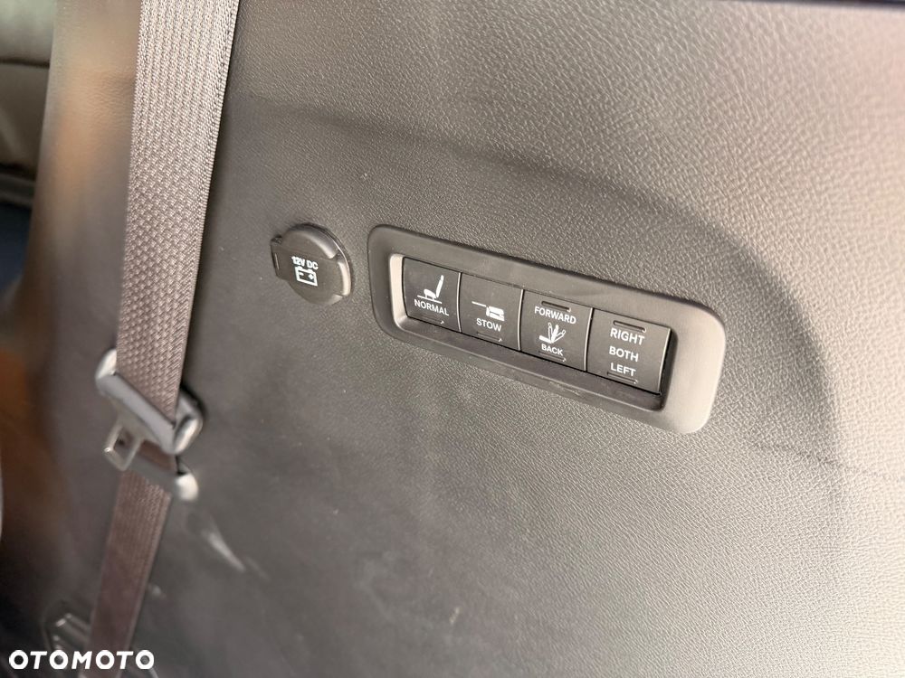 Chrysler Pacifica - 24