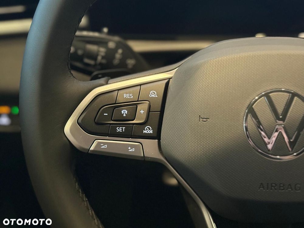 Volkswagen T-Roc 1.5 eTSI Life DSG - 26