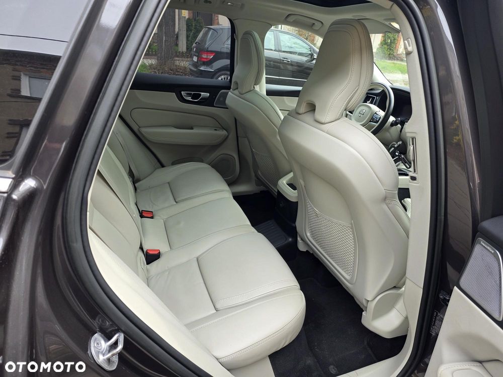Volvo XC 60 T6 Plug-In Hybrid AWD Ultra Bright - 5