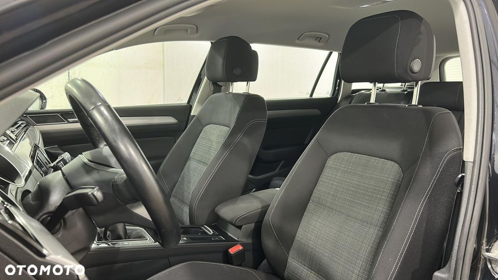 Volkswagen Passat - 11