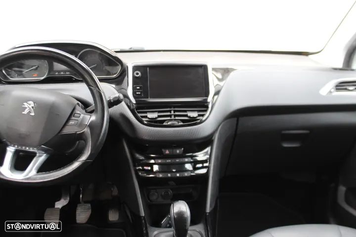 Peugeot 2008 1.2 PureTech Allure - 31