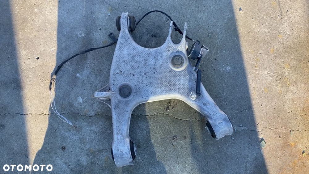 BMW F10 F11 WAHACZ LEWY TYŁ DOLNY 6865899 - 1