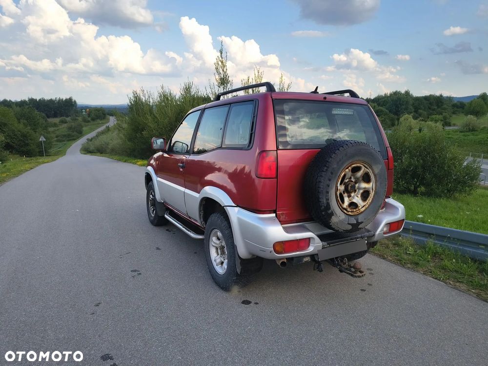 Nissan Terrano 2.4 SR - 6