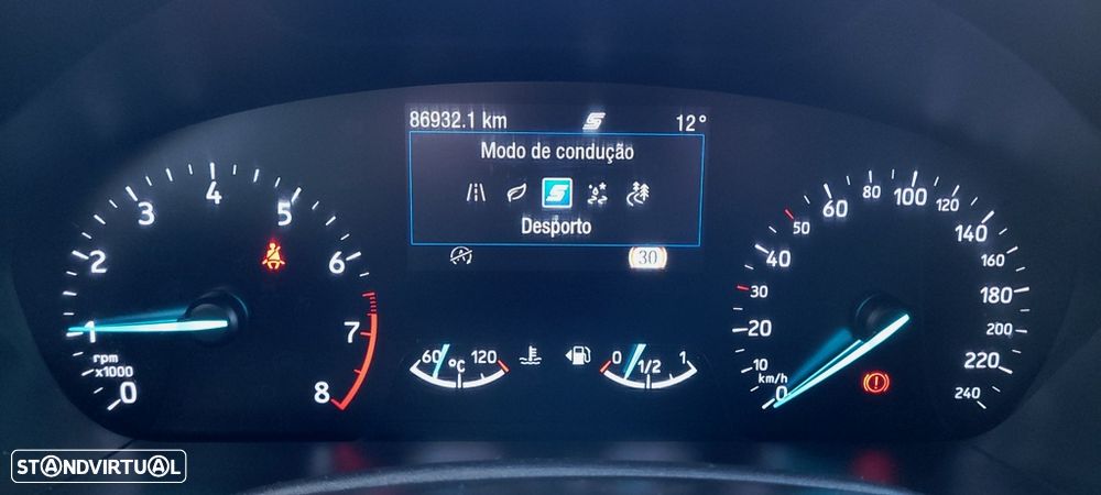 Ford Focus 1.0 EcoBoost Active X - 23