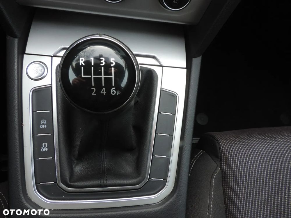 Volkswagen Passat 2.0 TDI SCR (BlueMotion Technology) Comfortline - 18