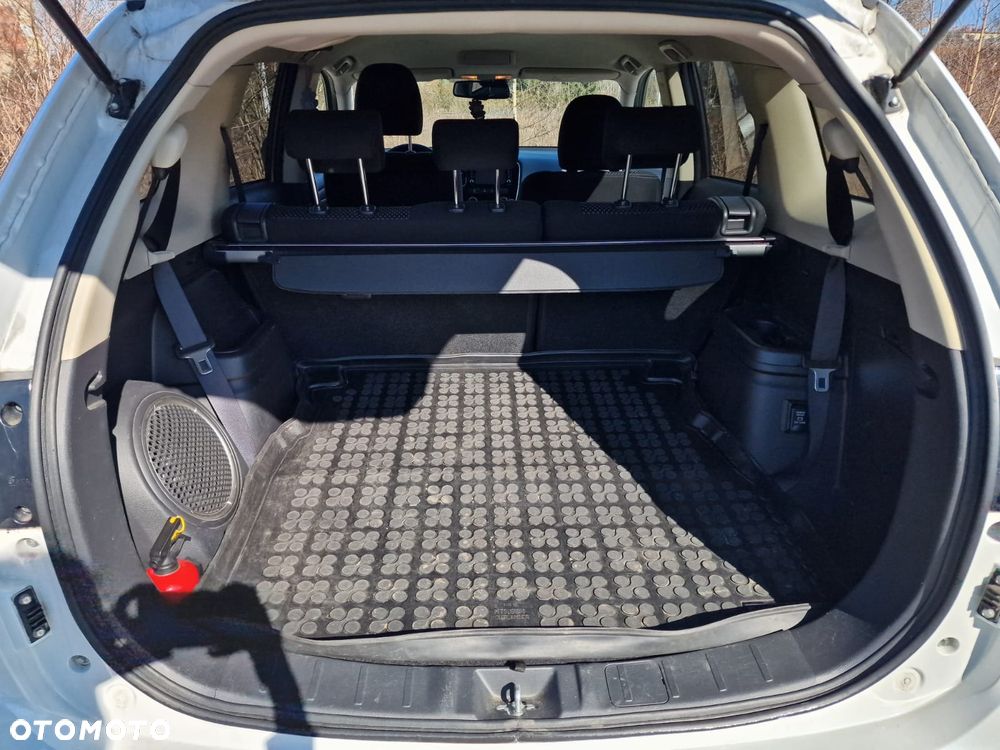Mitsubishi Outlander 2.0 Intense + Navi 4WD CVT - 17