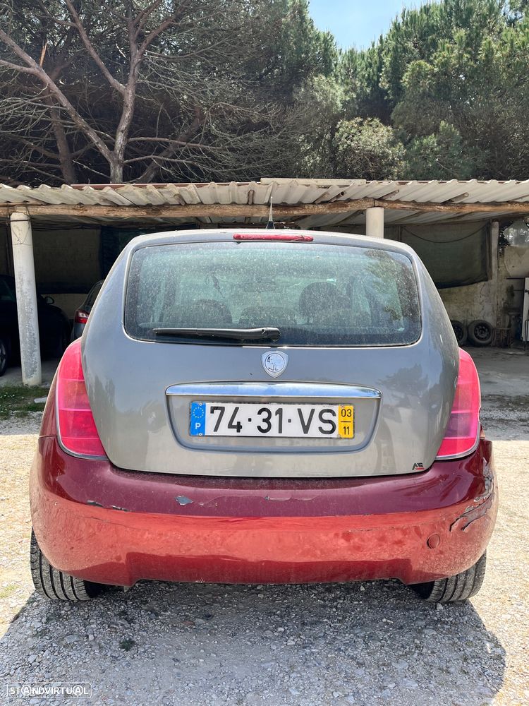 Lancia Ypsilon 1.2 Argento 4 - 5