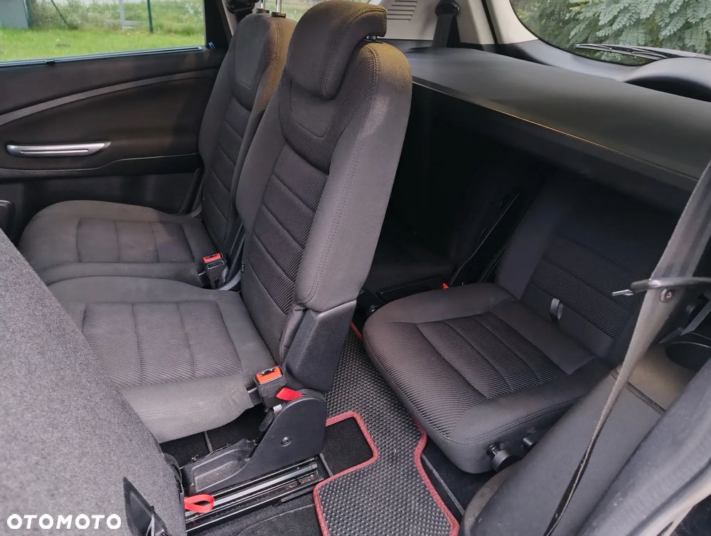 Ford S-Max - 12