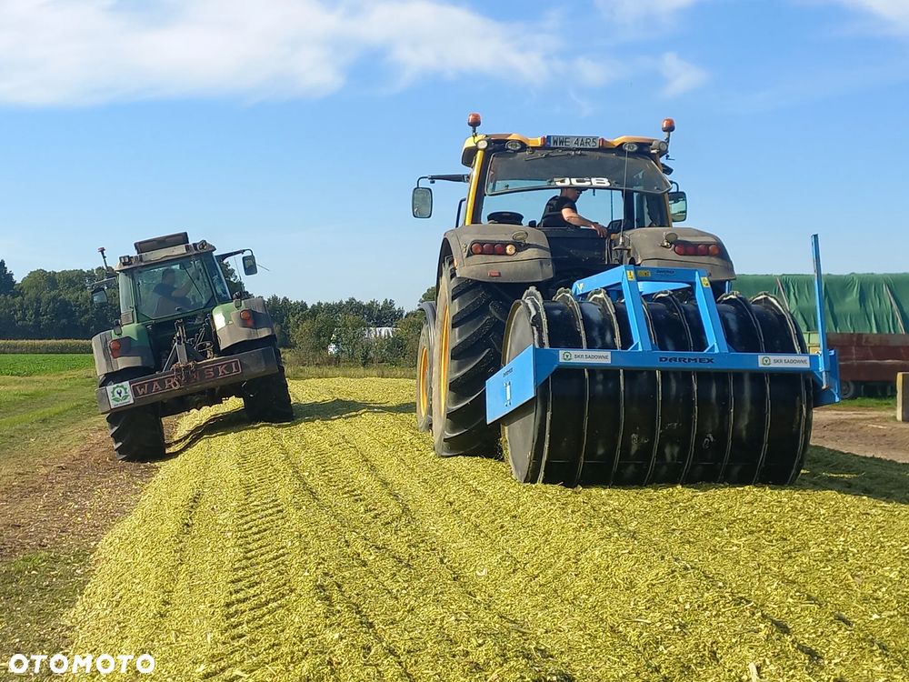 Wał pryzmowy 6 T  do sianokiszonki  , kukurydzy oraz do gniecenie torfowisk - 7