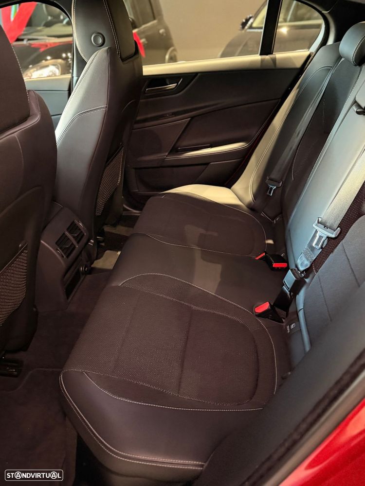 Jaguar XE 2.0 D R-Dynamic S - 55