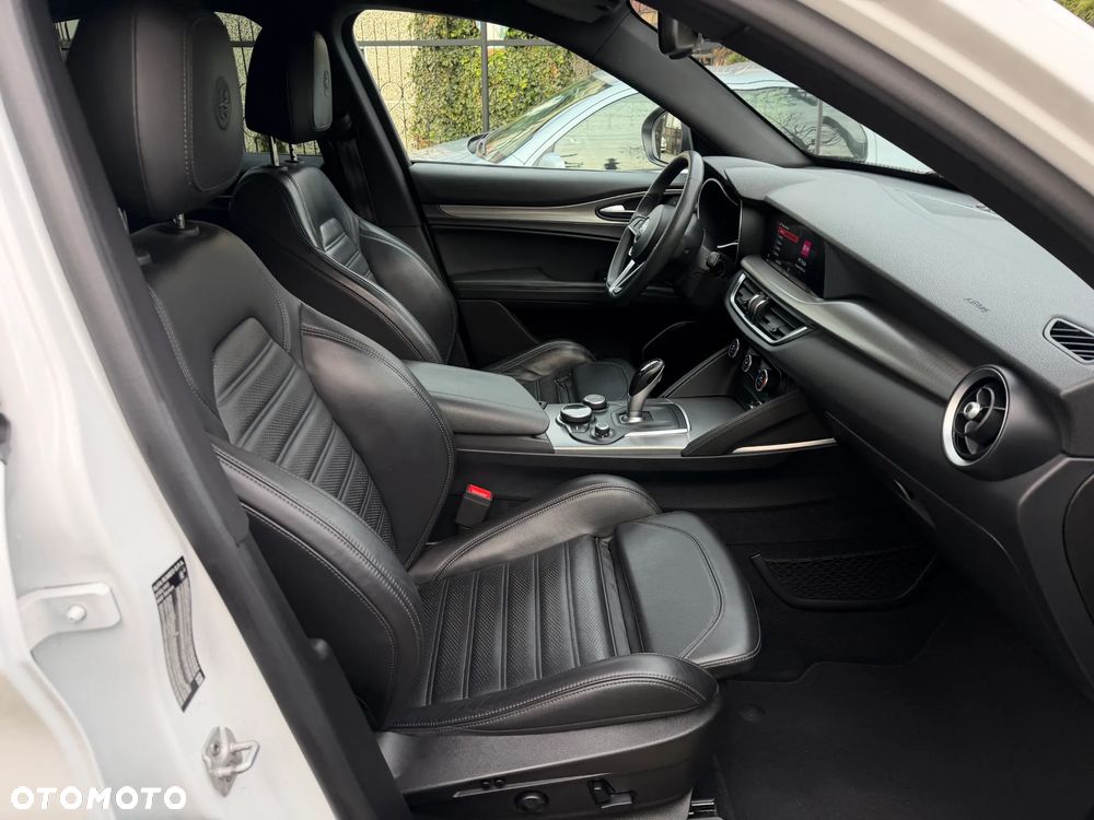 Alfa Romeo Stelvio 2.0 Turbo B-Tech Edition Q4 - 14