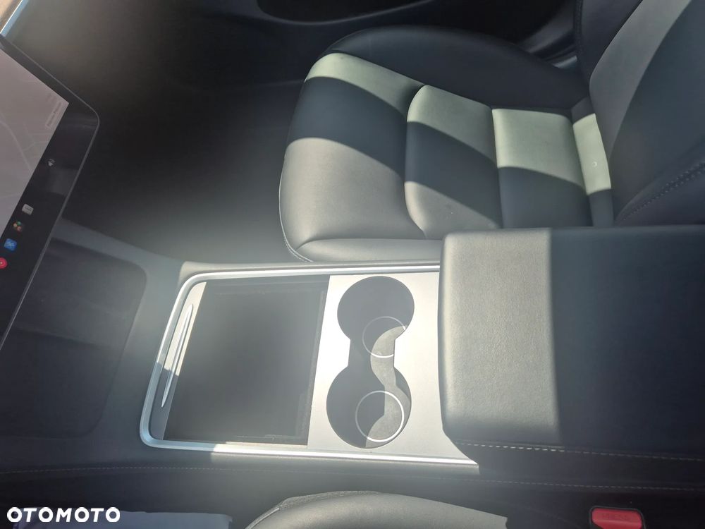 Tesla Model 3 - 13