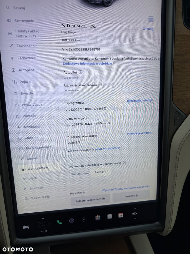Tesla Model X - 22