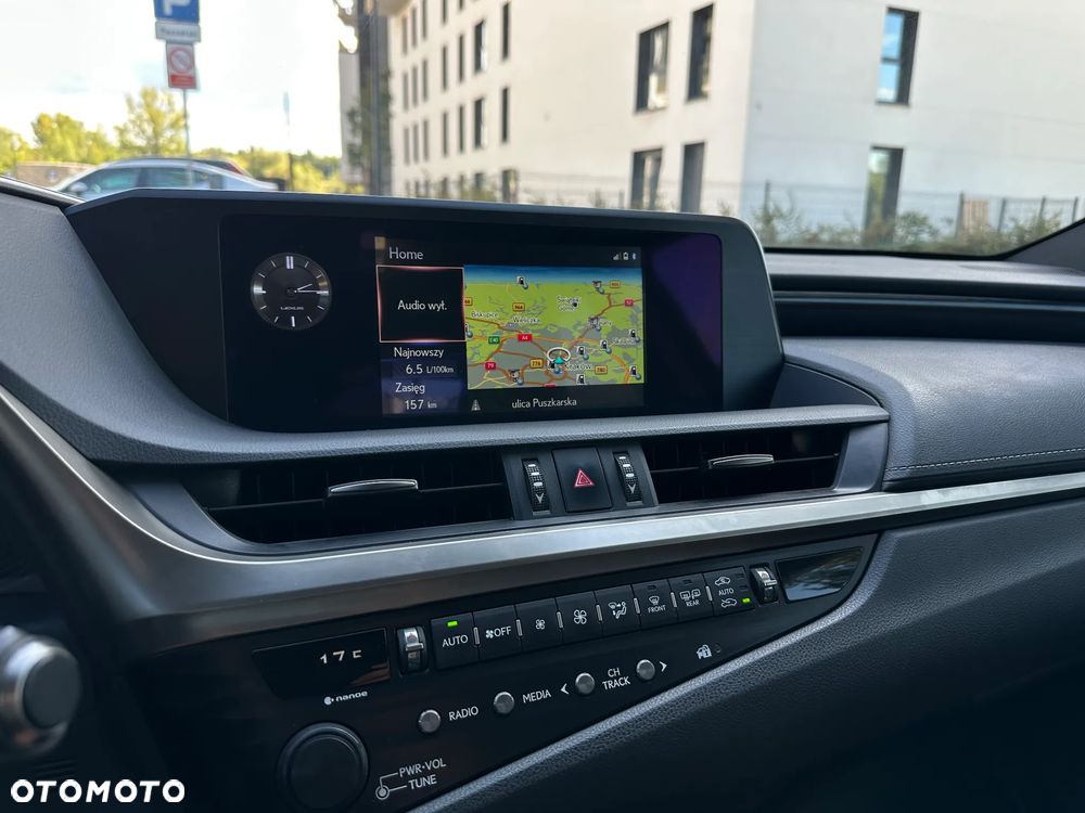 Lexus ES 300h - 11