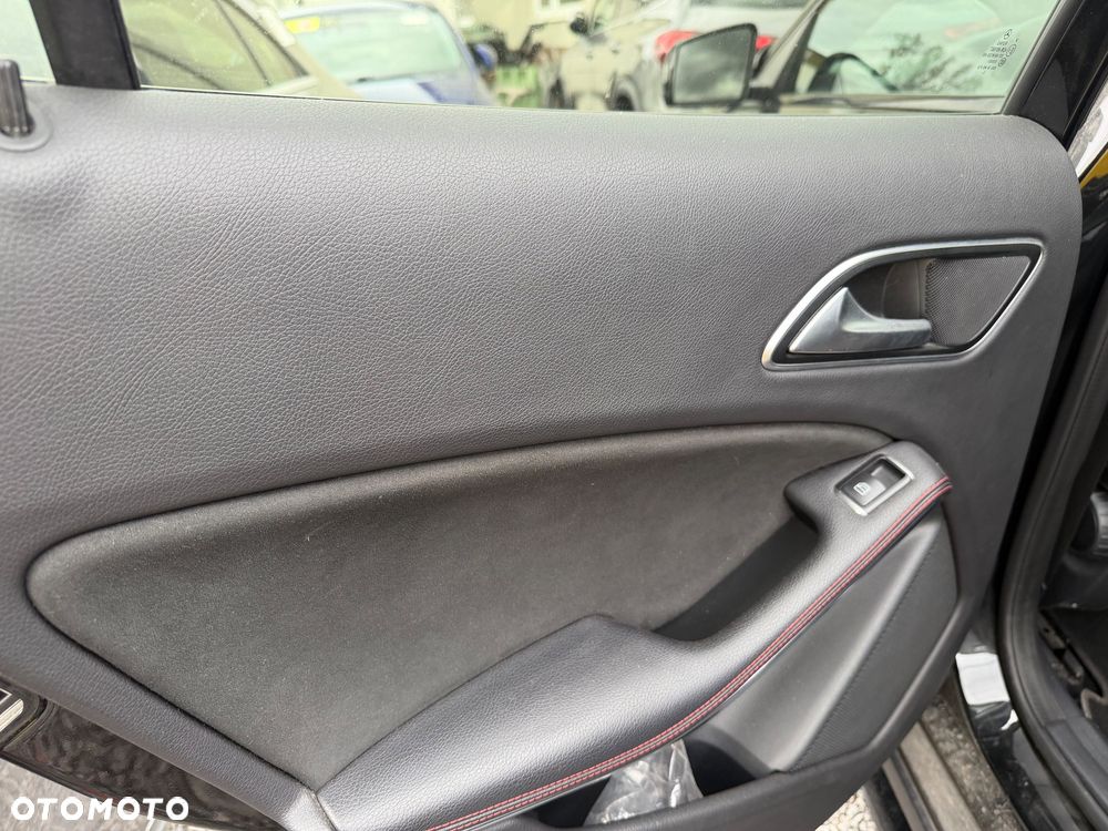 Mercedes-Benz GLA 200 d 4Matic 7G-DCT AMG Line - 17