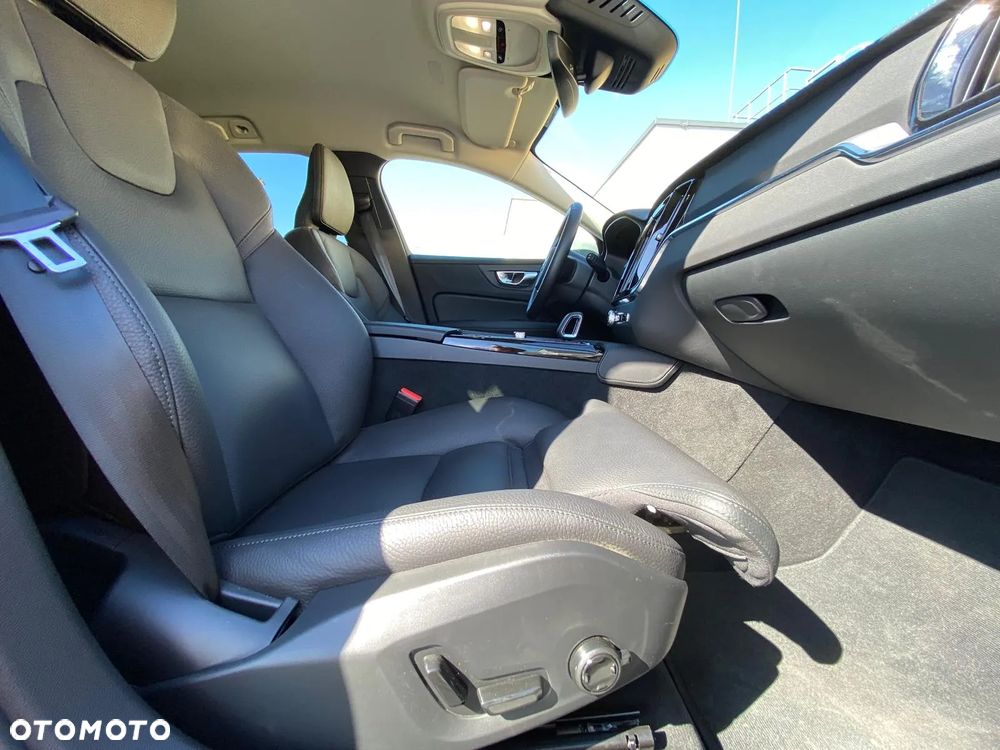 Volvo V60 T6 Plug-in Hybrid AWD Plus Bright - 22