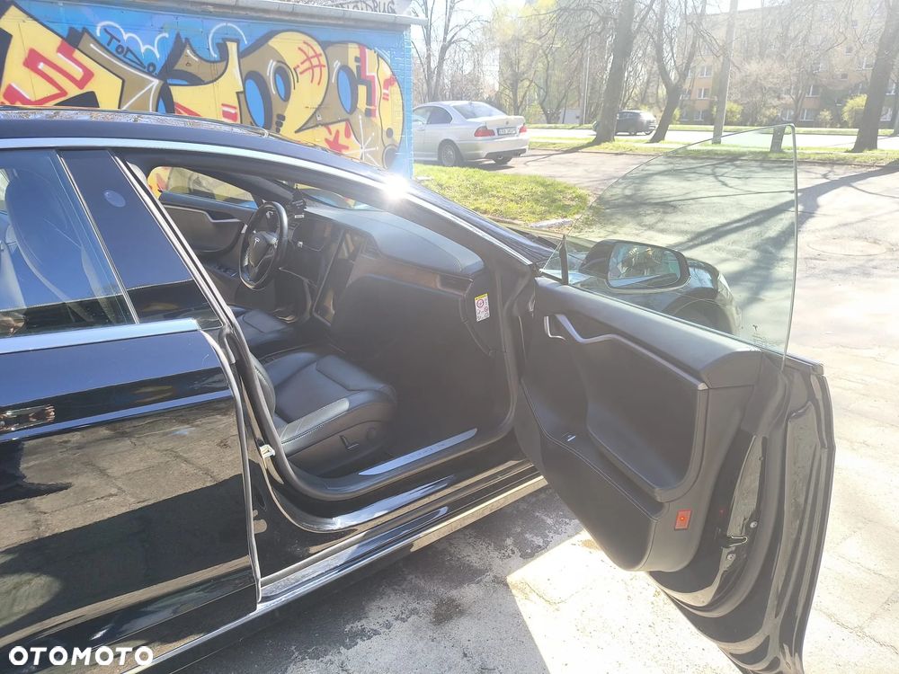 Tesla Model S - 16
