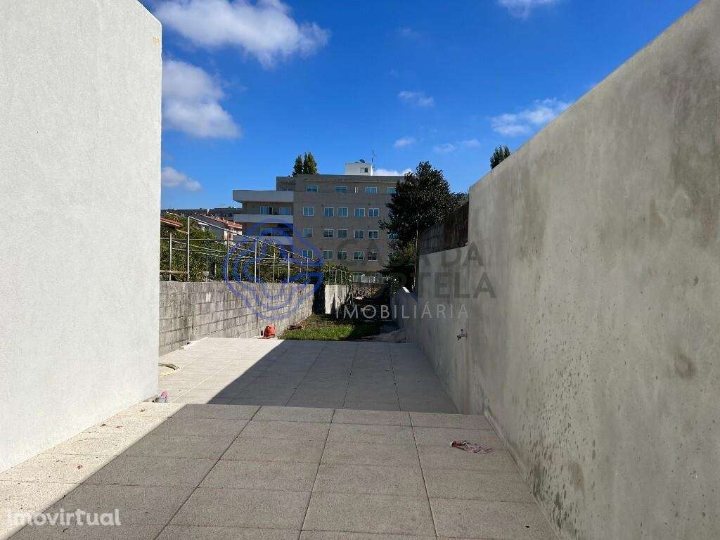 Moradia V3 com Logradouro e Jardim Ramalde - Grande imagem: 4/14