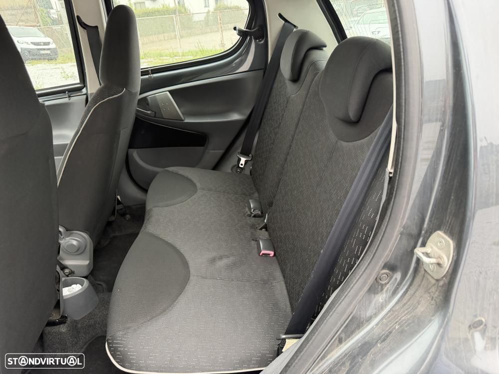 Peugeot 107 1.0 Sportium — fotografia 8