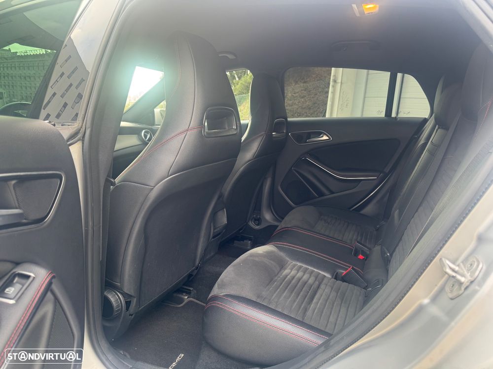 Mercedes-Benz CLA 220 Shooting Brake (CDI) d 4Matic 7G-DCT AMG Line - 12