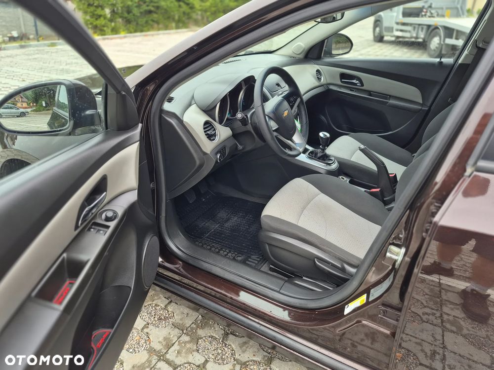 Chevrolet Cruze 1.6 LS - 8
