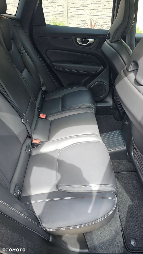 Volvo XC 60 T8 Plug-In Hybrid AWD Ultimate Dark - 23