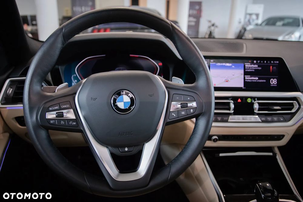 BMW Seria 3 330i xDrive - 18
