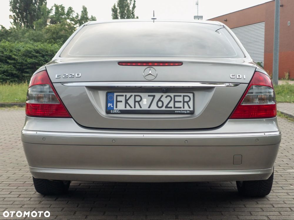 Mercedes-Benz E-Class 2006 photo 3