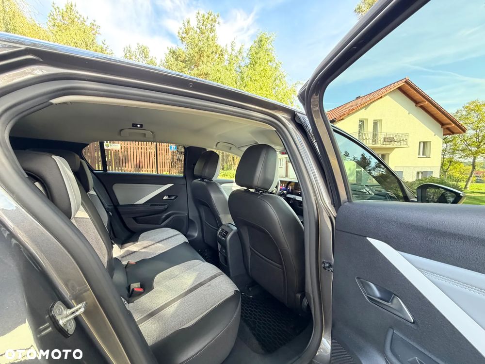 Opel Astra 1.2 T Elegance S&S - 32