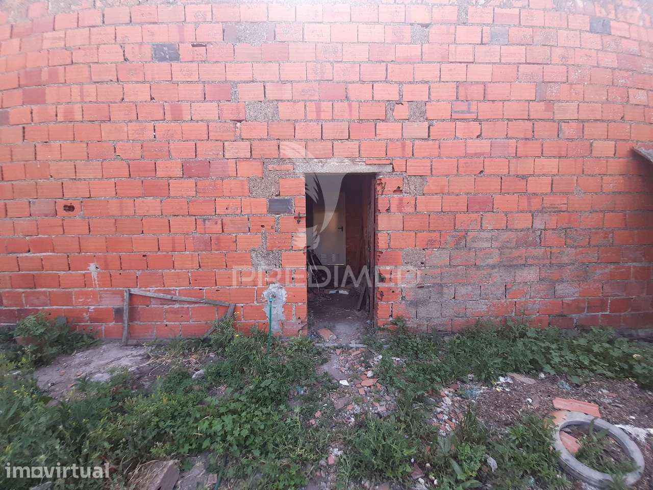 Moradia Térrea para Reconstrução Total com Quintal em Alfundão. - Grande imagem: 3/11