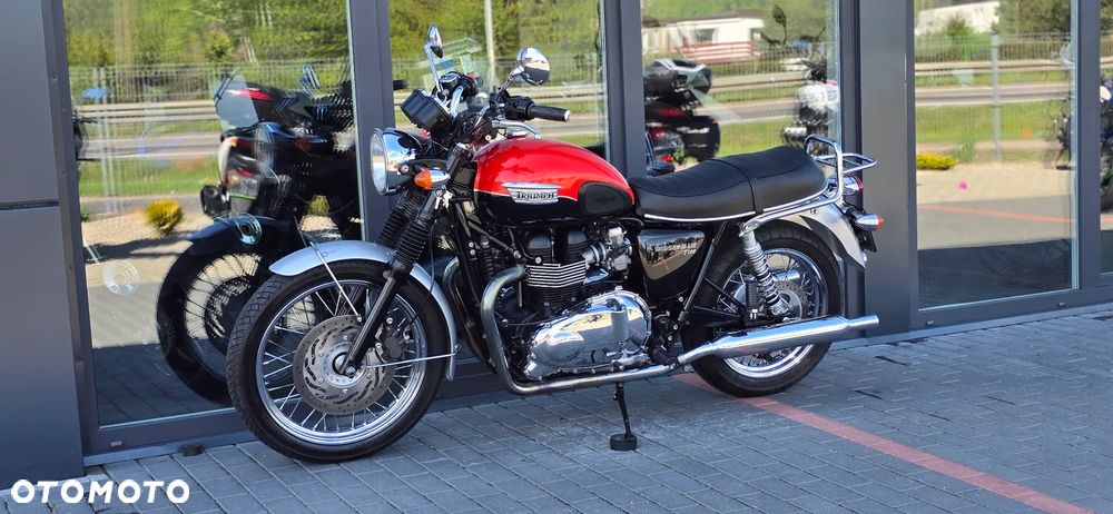 Triumph Bonneville - 24