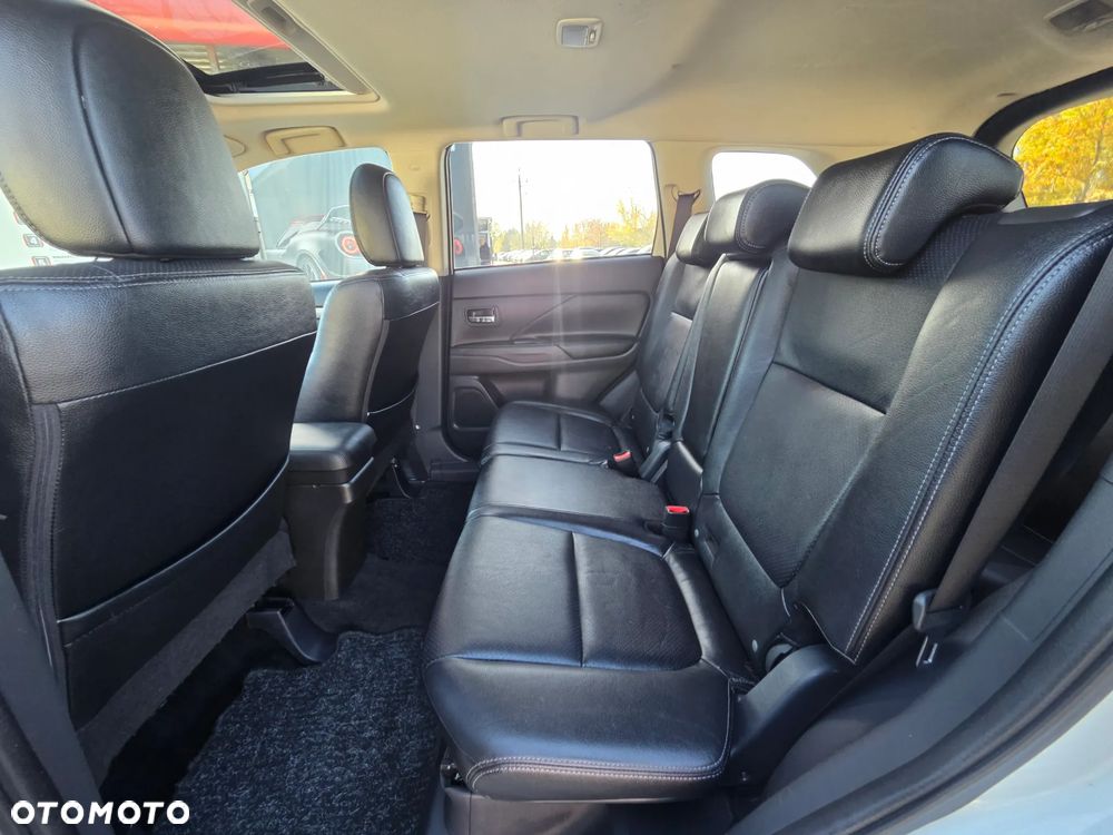 Mitsubishi Outlander 2.2 DI-D 4WD Automatik Diamant Edition - 32