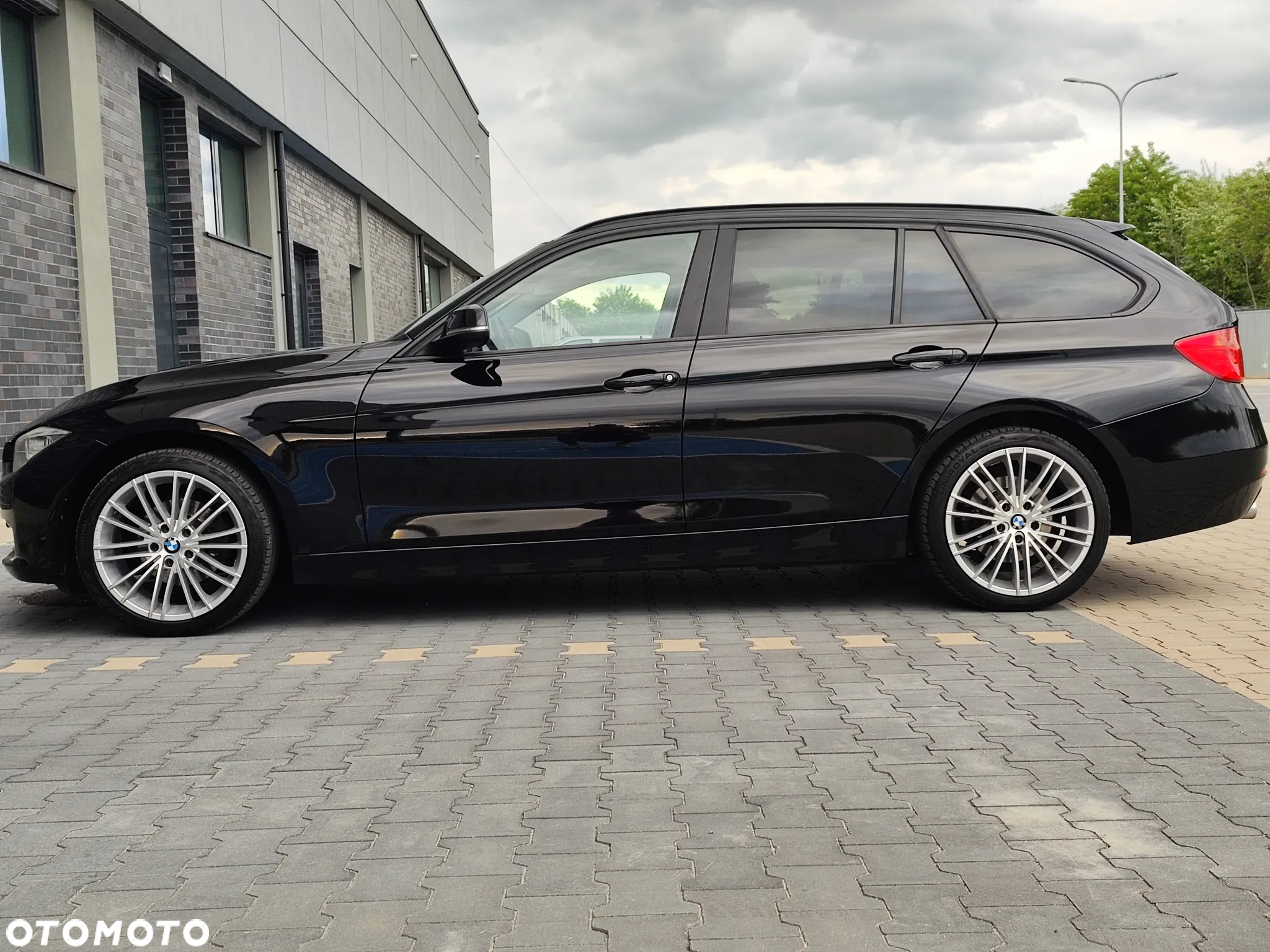 BMW Seria 3 318d Touring Blue Performance Sport Line - 9