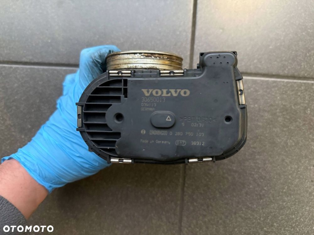 PRZEPUSTNICA SILNIKA 2.0 T VOLVO 30650013 0280750103