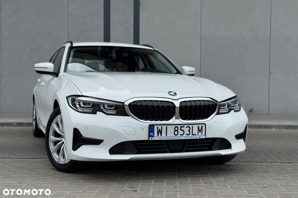 BMW Seria 3 318d mHEV - 13