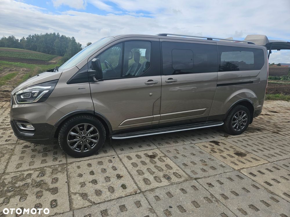Ford Tourneo Custom - 1