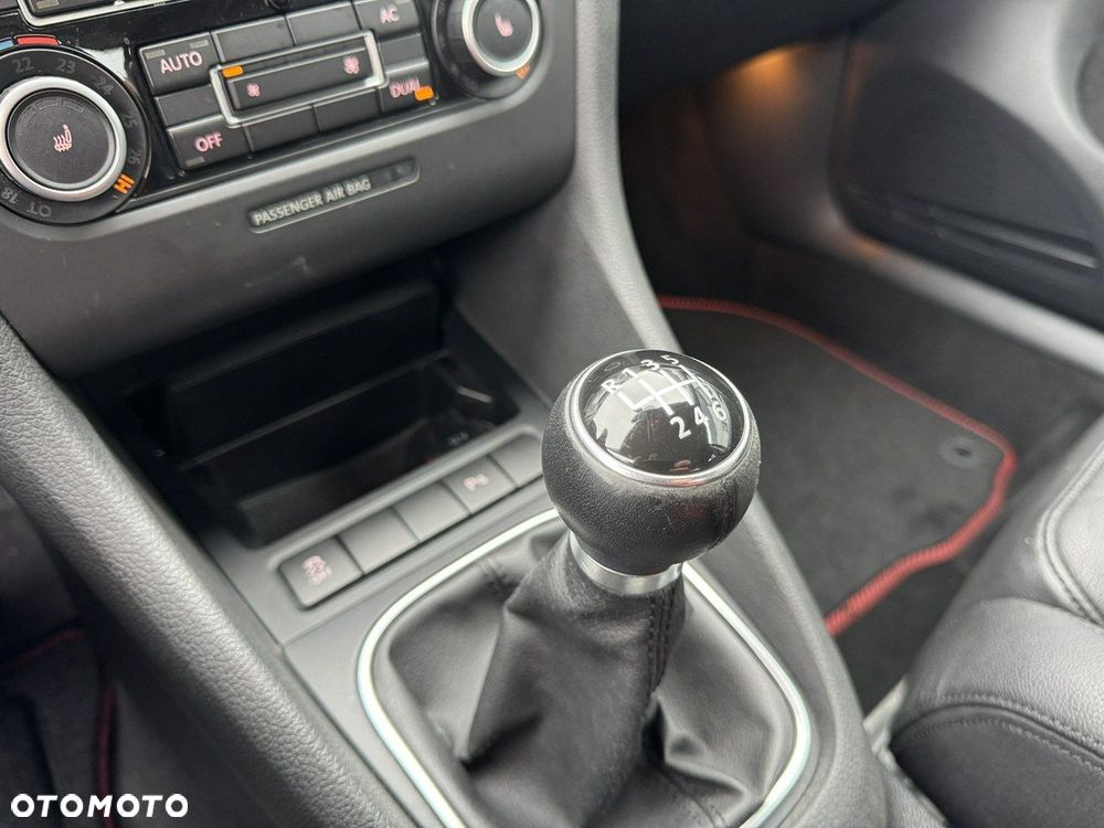 Volkswagen Golf - 16