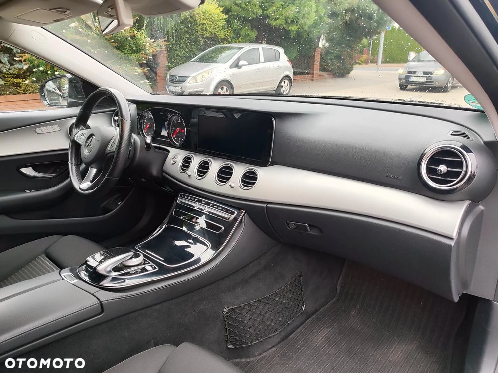 Mercedes-Benz Klasa E 220 d 4Matic 9G-TRONIC - 12