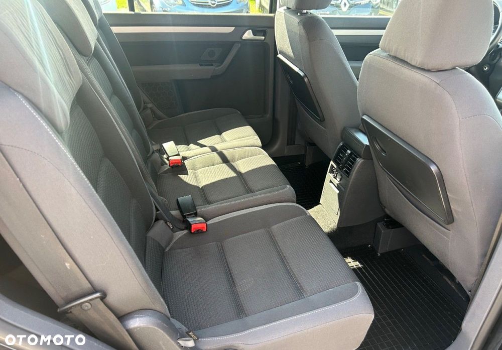 Volkswagen Touran - 14