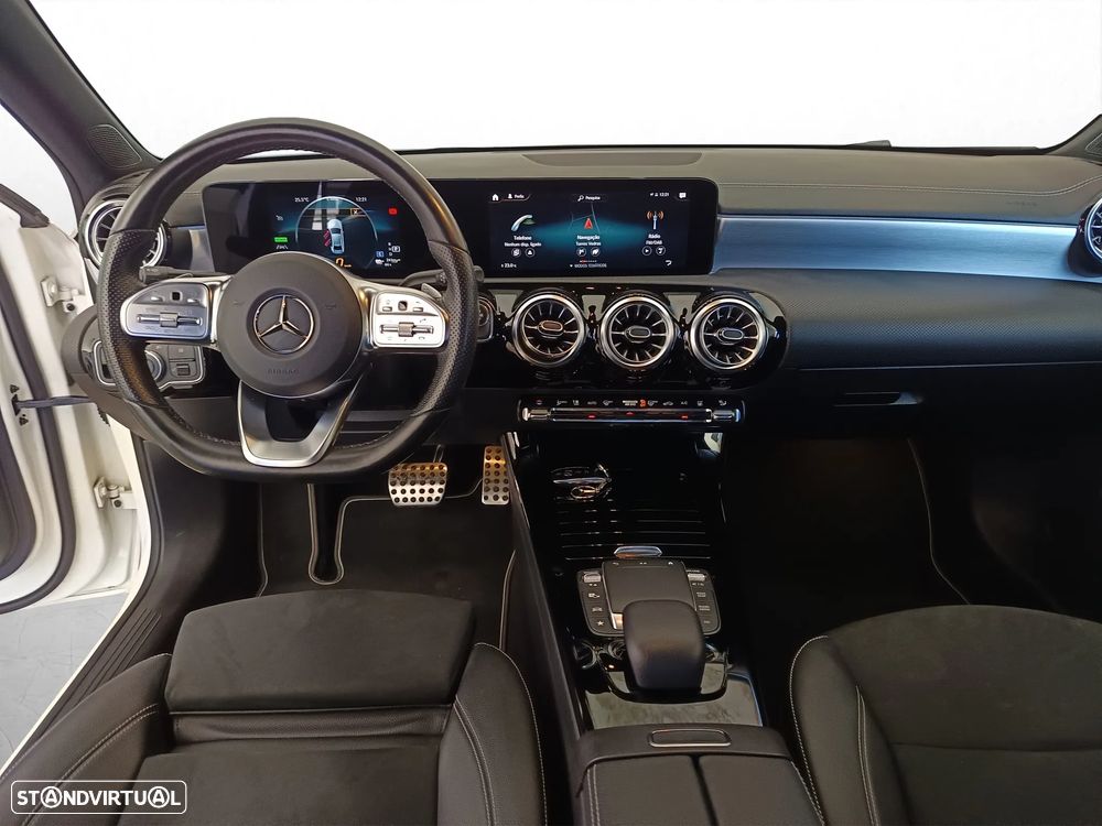 Mercedes-Benz A 250 Limousine e AMG Line - 15