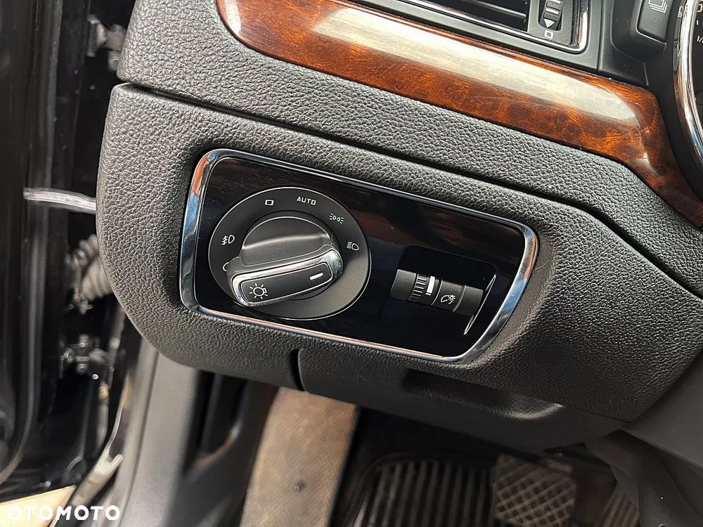 Skoda Superb 2.0 TDI 4x4 L&K DSG - 19