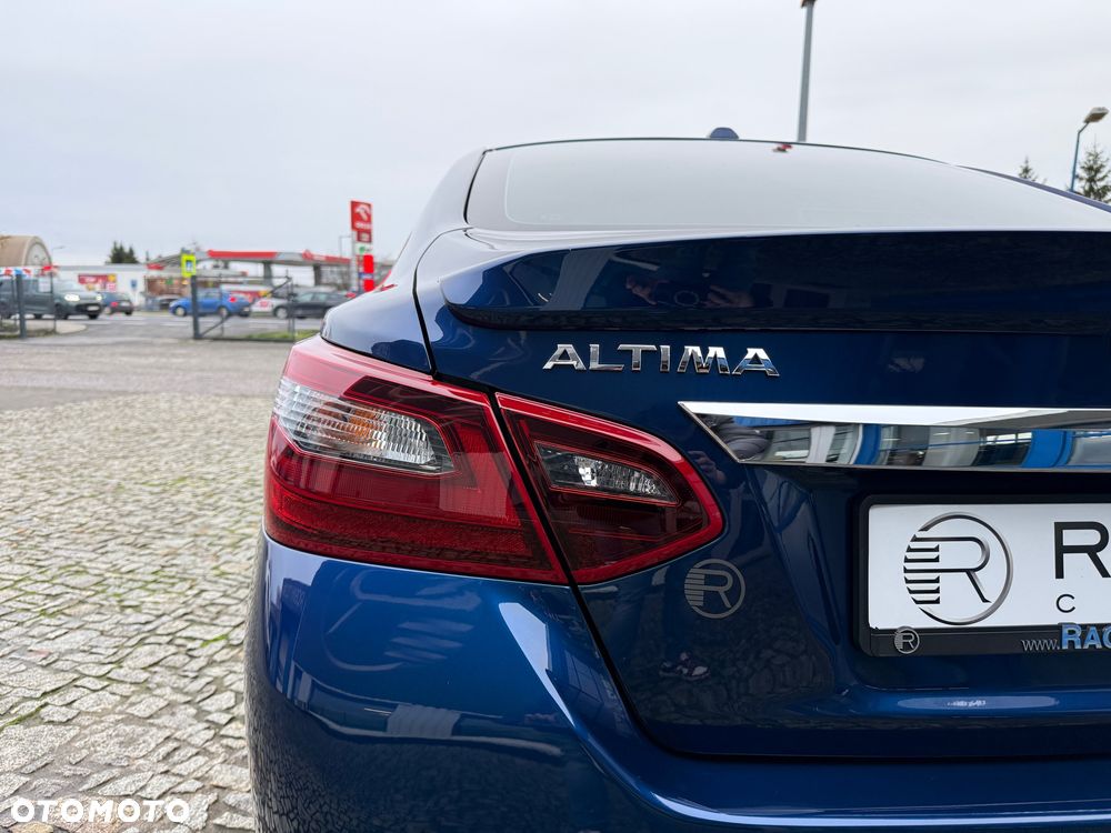 Nissan Altima - 11