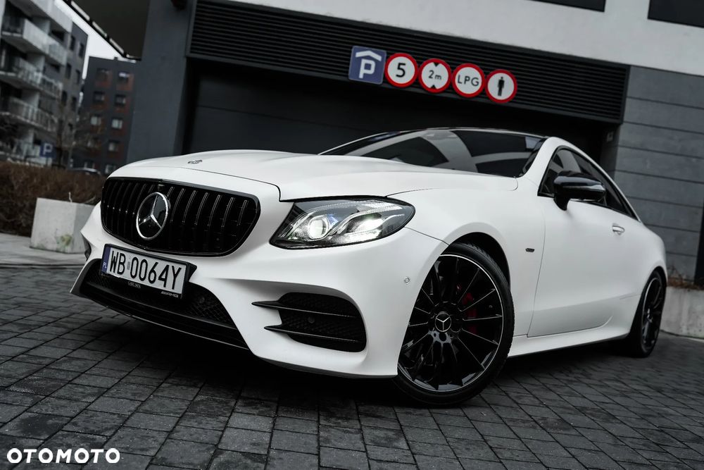 Mercedes-Benz Klasa E 400 4Matic 9G-TRONIC AMG Line - 31