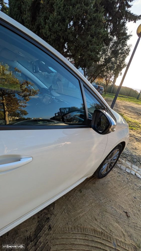 Peugeot 208 1.6 BlueHDi Style - 3