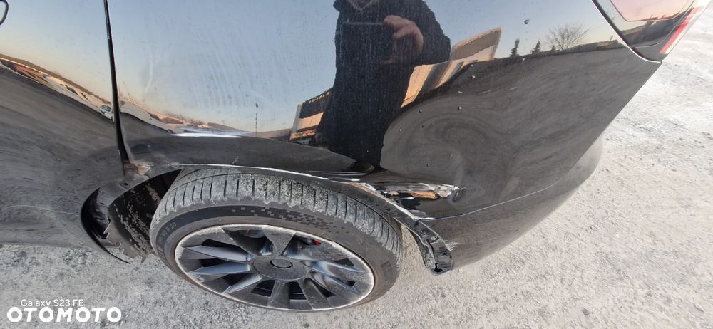 Tesla Model Y Long Range Dual Motor AWD - 12