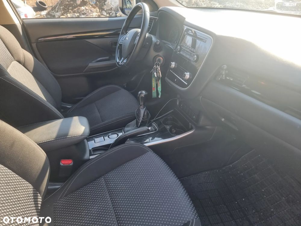 Mitsubishi Outlander - 9