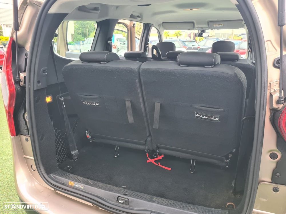 Dacia Lodgy 1.5 Blue dCi Stepway 7L - 8