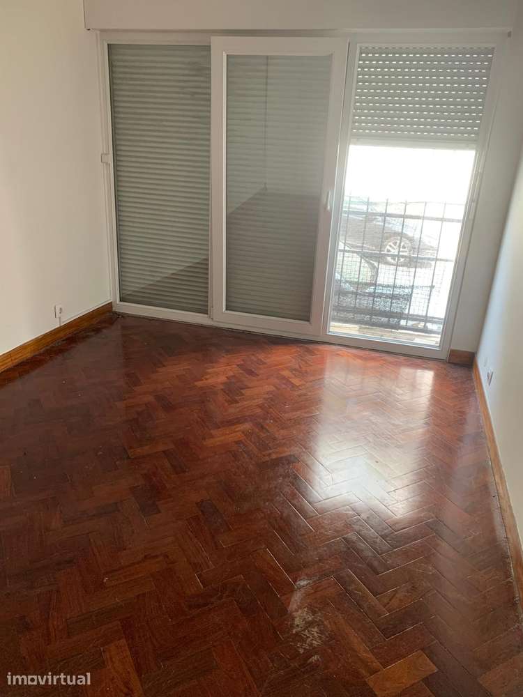 T1 Equipado, na Lapa/Estrela - Perto de Transportes - Grande imagem: 5/10