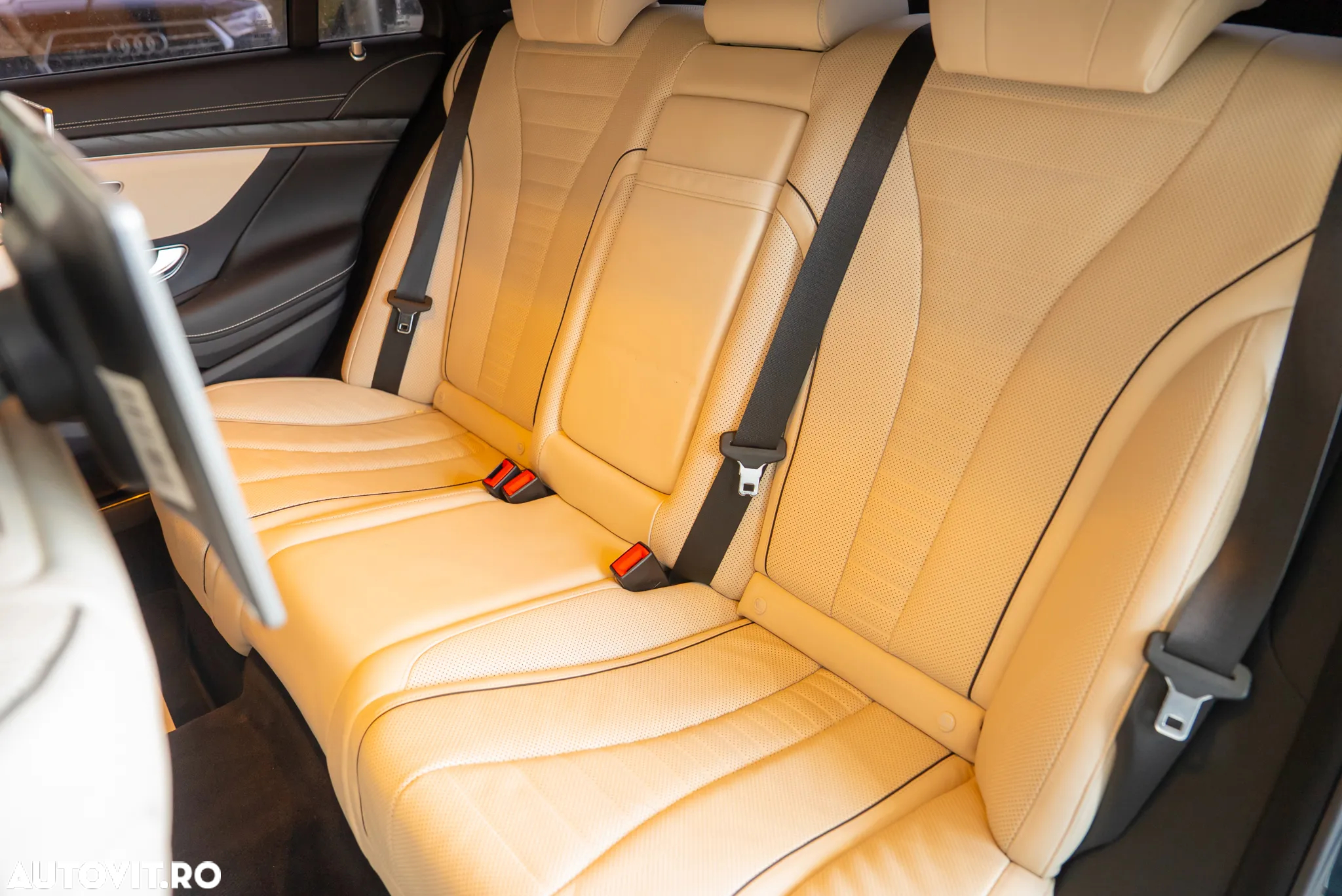 Mercedes-Benz S 560 4Matic 9G-TRONIC - 23